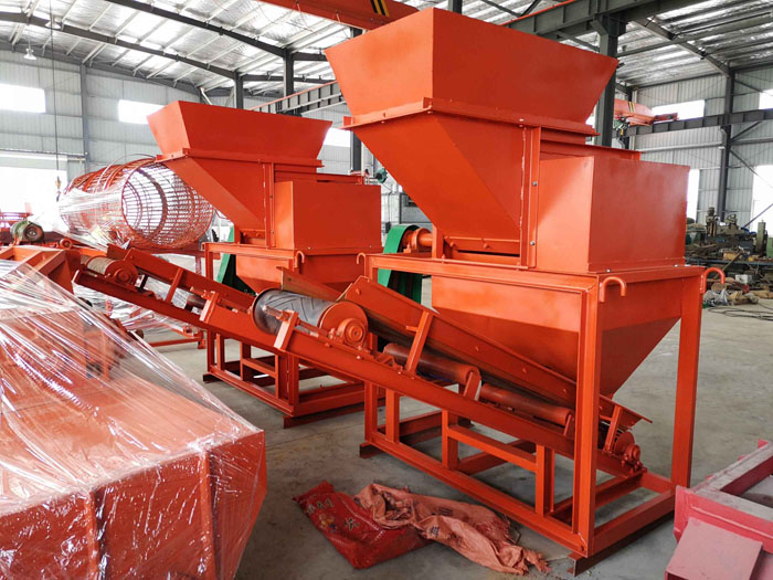 How does cassava chips cutting machine work?